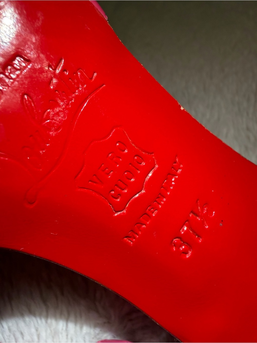 Gorgeous Christian Louboutin Red Heels - Picture 5 of 13